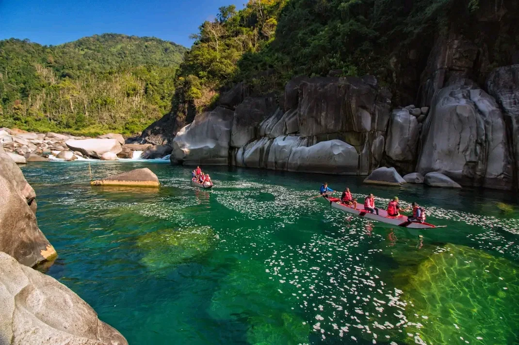 Shnongpdeng Cascade and River Canyon. This places marks the starting point of the hike to the Amkoi Sliang Water Canyon: Places to Visit in Meghalaya