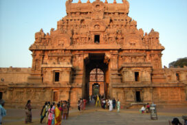 Michael Douglas with his family in front of Brihadeeswara Temple in Thanjavur