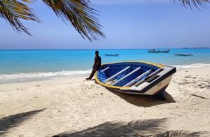 Agatti Lagoon: Boat trips with snorkelling essentials, a must.