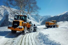 Stunning Snowfall Blankets Kashmir in Late March