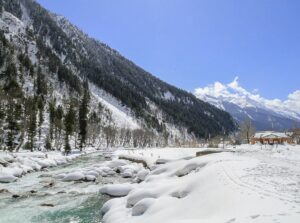 Experience the Snow Clad Landscapes in the curated Kashmir Winter Tour Packages by SetMyTrip