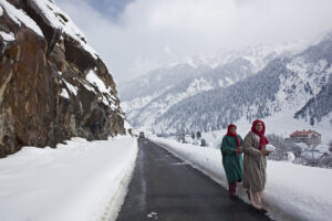 Experience the Snow Clad Landscapes in the curated Kashmir Winter Tour Packages by SetMyTrip