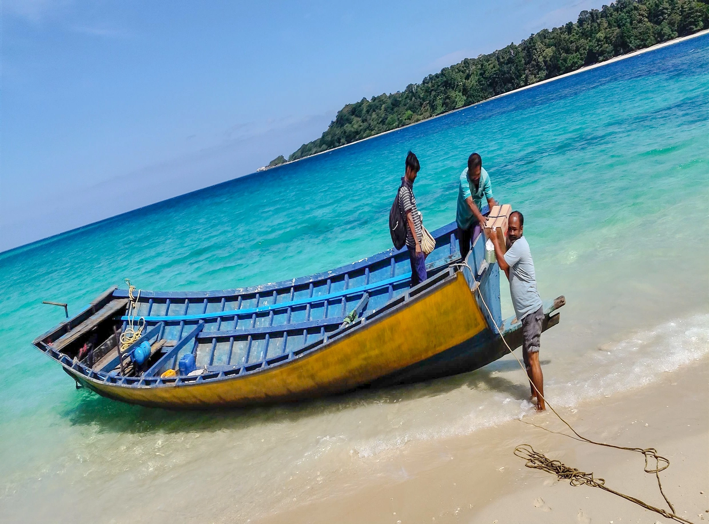 Point and Paget Islands-off the western coast of Diglipur- hosts some vibrant shallow reefs populated by colorful live corals. Also famous for having highly diverse sponge species, including the stunning orange ones.